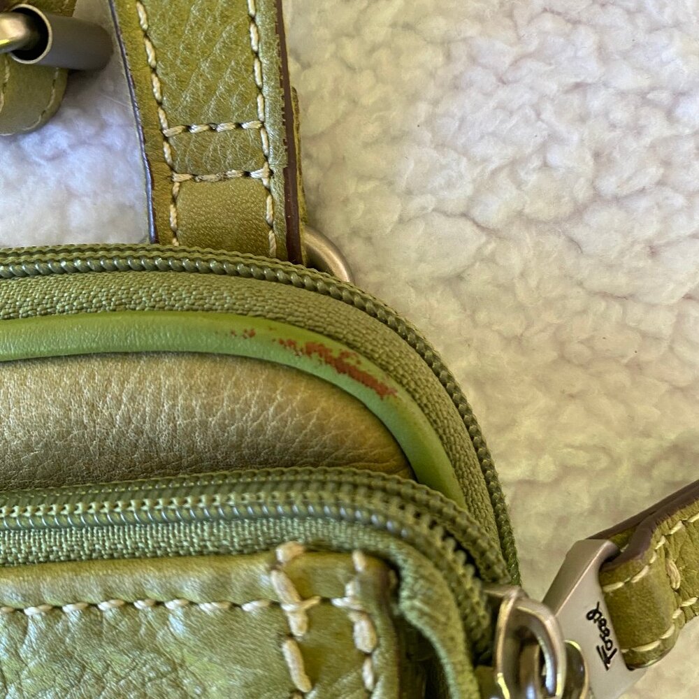 Beautiful Moss Green Leather Fossil Cross Body Bag with Lots of Organization - Picture 10 of 15